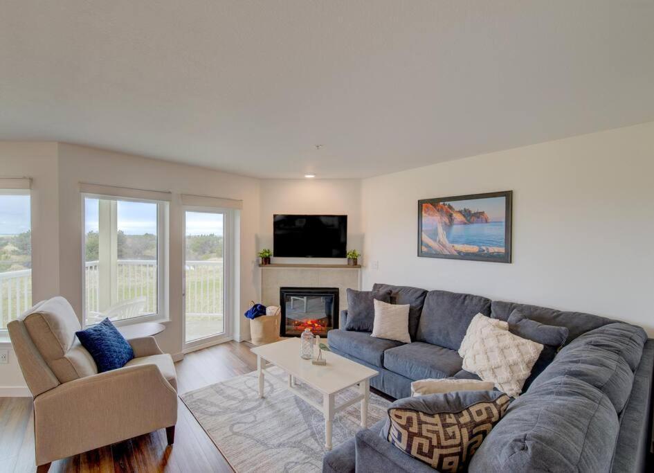 Beach Please-Updated Home With Ocean Views 长滩 外观 照片