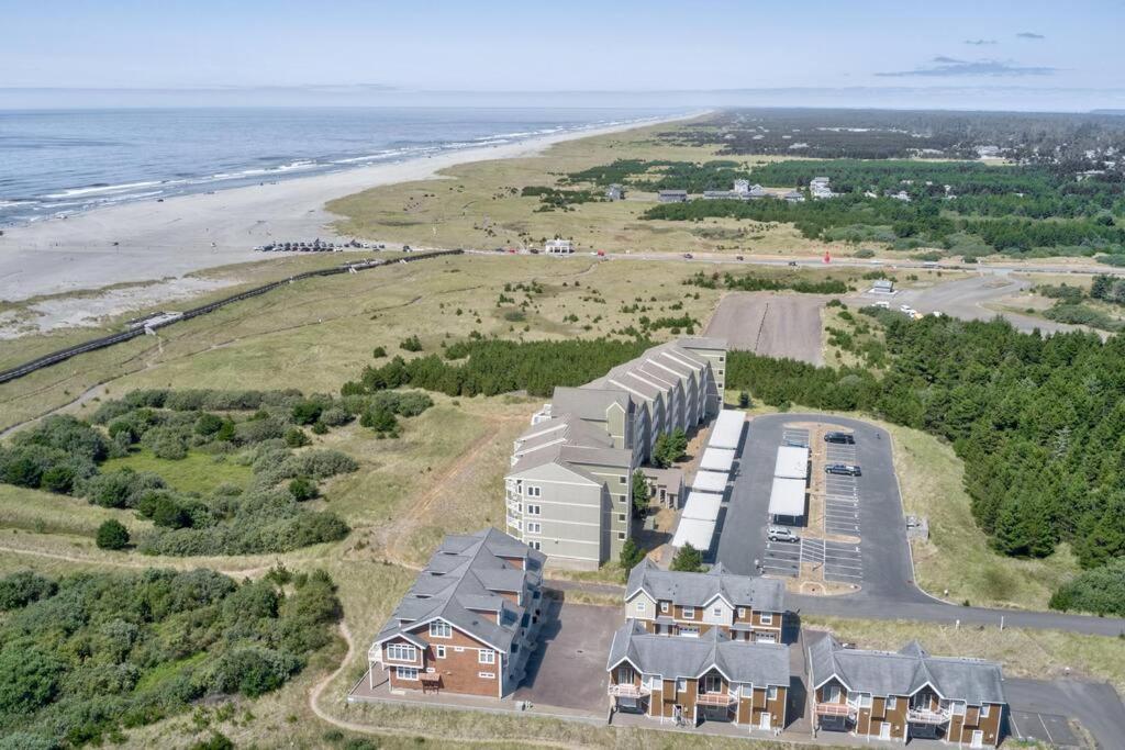 Beach Please-Updated Home With Ocean Views 长滩 外观 照片