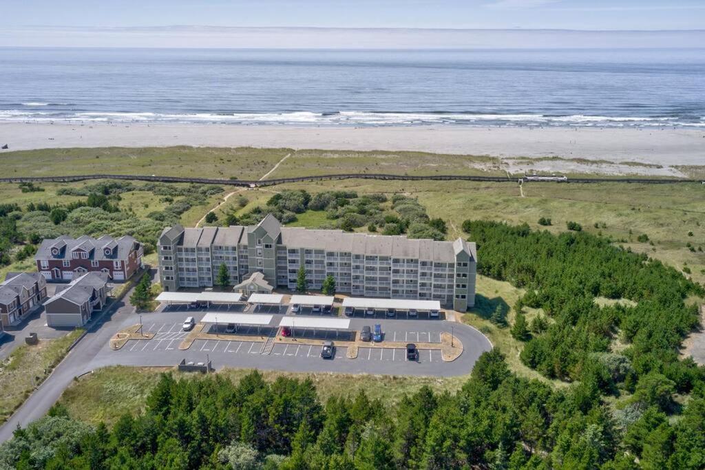 Beach Please-Updated Home With Ocean Views 长滩 外观 照片