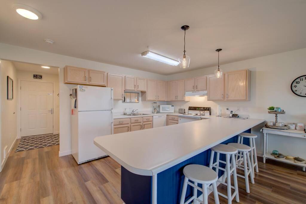 Beach Please-Updated Home With Ocean Views 长滩 外观 照片